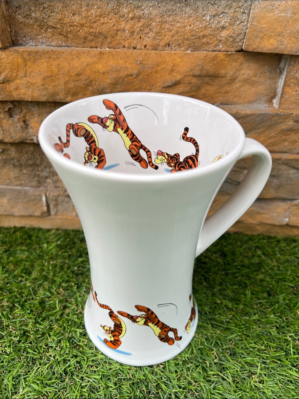 Disney Store white ceramic "bouncing" Tigger oversized coffee mug 6” tall